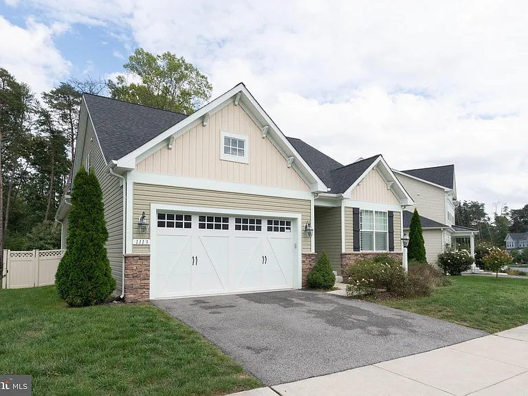 1113 Chevron Rd — Photo 3