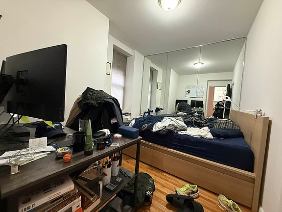 4th image of 117 W 58th St APT 12F