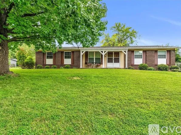 4156 Elkhart Lake Rd, Saint Charles, MO 63304