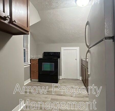 5th image of 3304 S 40th St #4