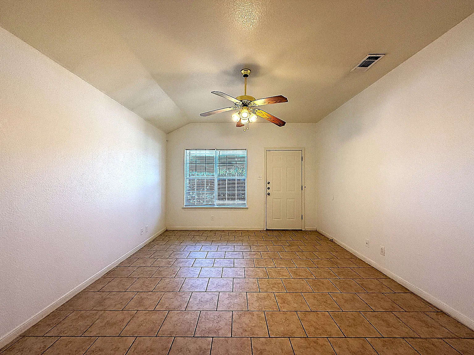 3 bed, 1144 sqft, $1,150 — Photo 3
