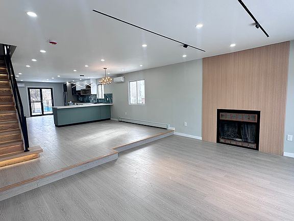 3rd image of 49 Gadsen Pl Floor 2