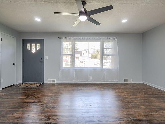4th image of 4321 Wood Ave