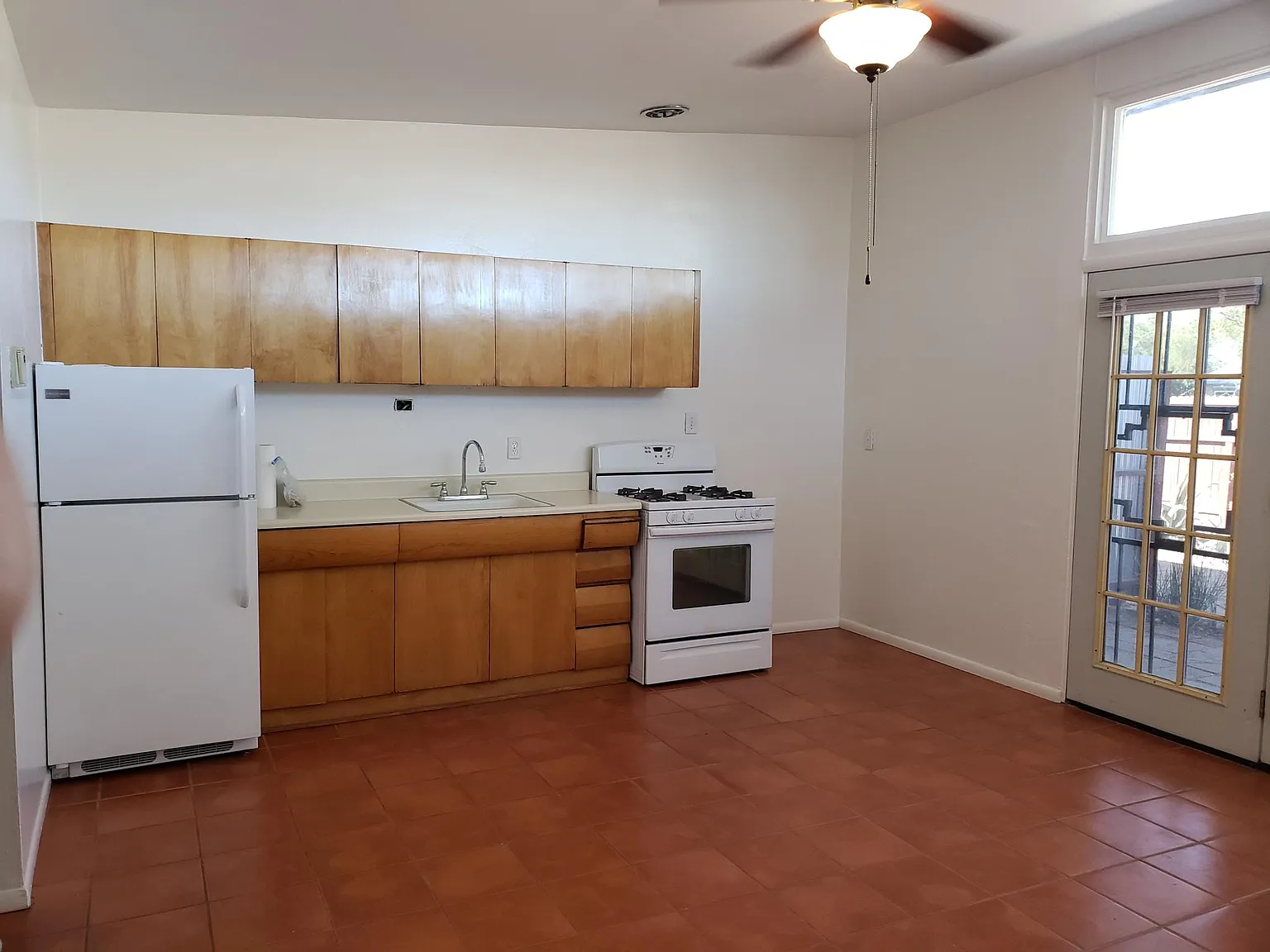 1210 E Prince Rd — Photo 4