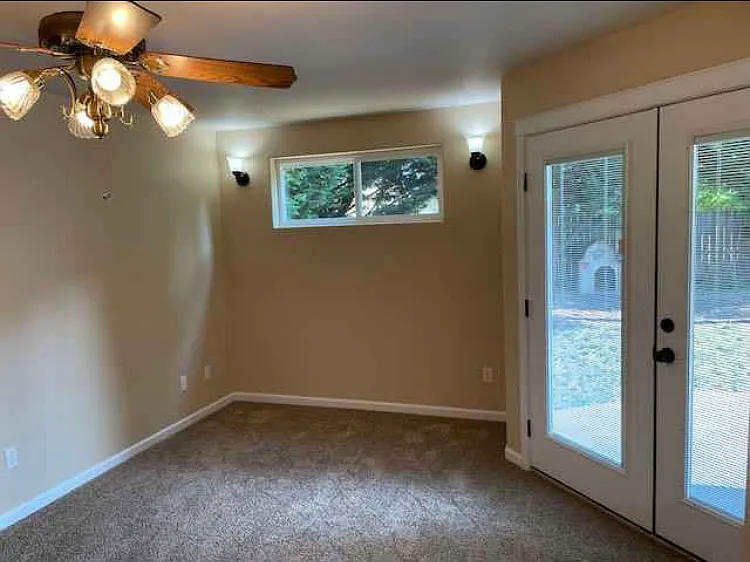 109 Sanger Ln — Photo 8