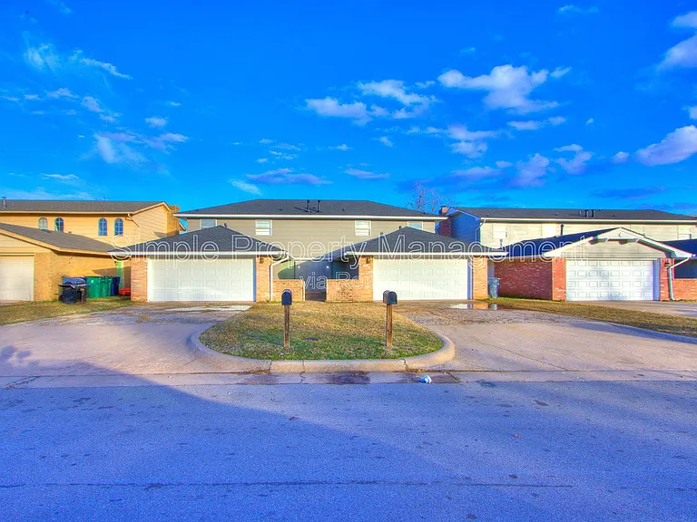 8508 Candlewood Dr — Photo 1