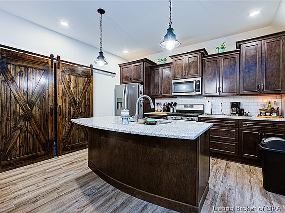 3rd image of 8810 Chestnut Hill Court