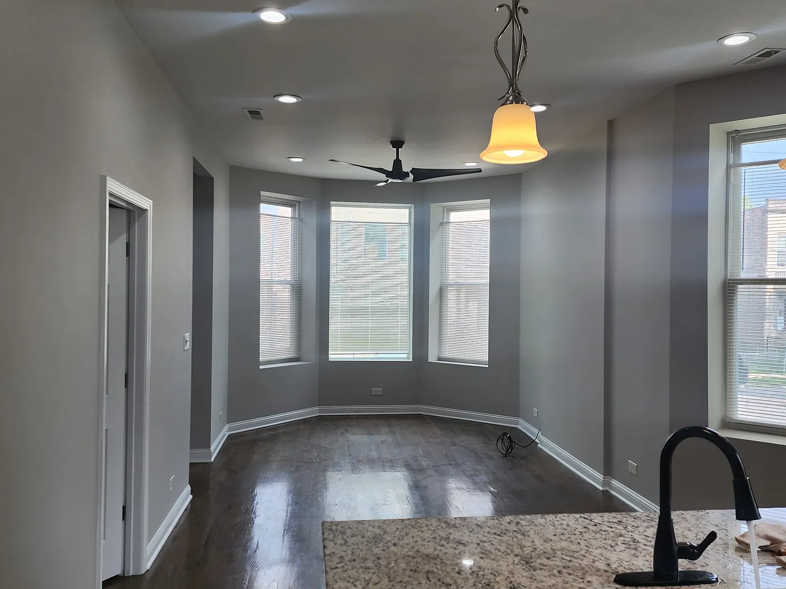 2 bed, 940 sqft, $1,800 — Photo 4