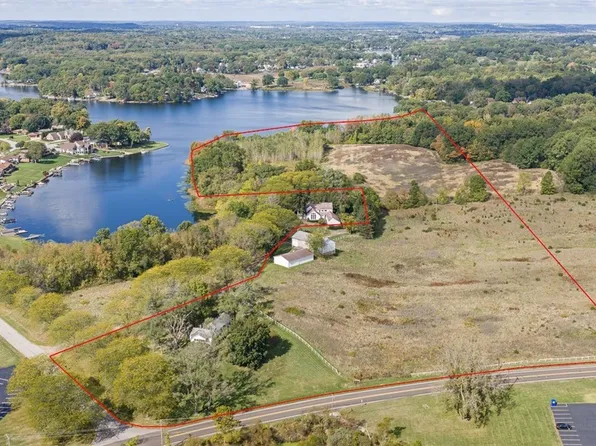 4674 S Main St, Akron, OH 44319