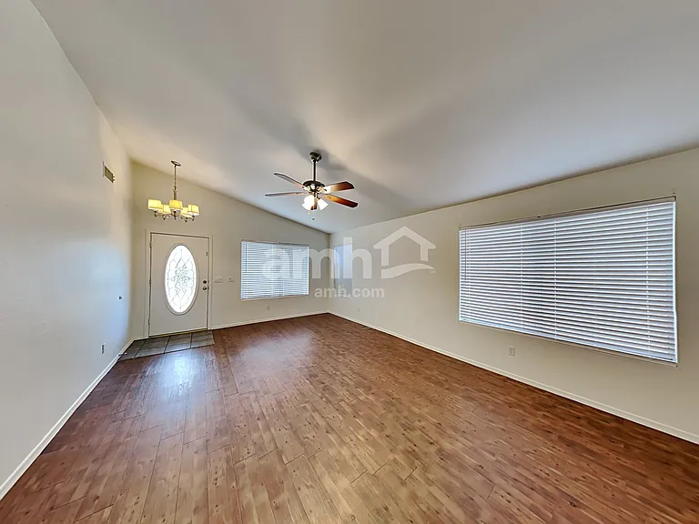 1303 N Balboa Dr — Photo 8