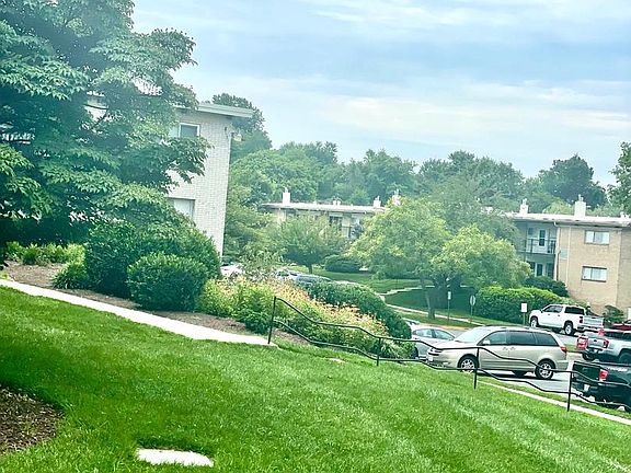 3rd image of 4943 Americana Dr #C-101