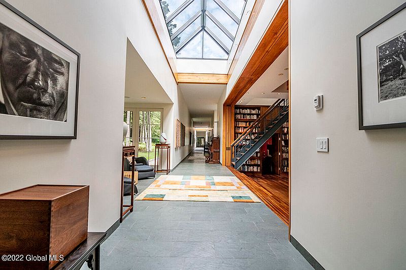 3rd image of 3062 Essex Road