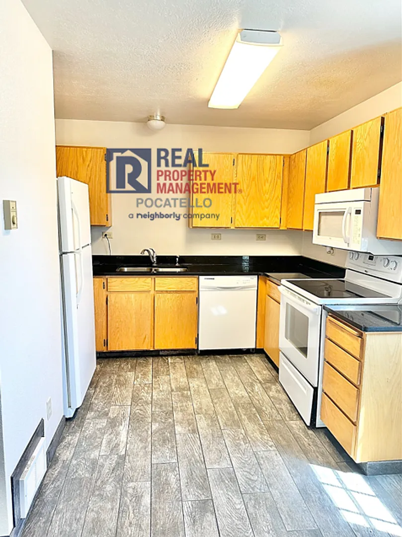 1215 Cottage Ave — Photo 4