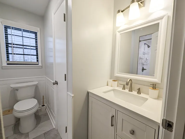 Oak St — Photo 11