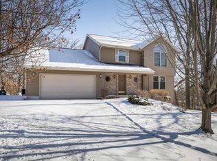 1506 Winchester Pl, Janesville, WI 53548