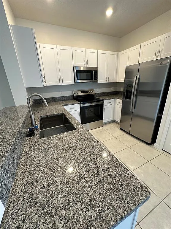 3 bed, 2.5 bath, 1667 sqft, $2,050 — Photo 3
