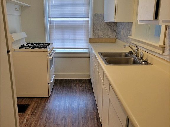 3rd image of 3871 Far Hills Ave