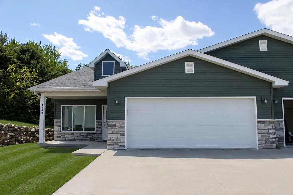 1111 Emerald Cv Dr — Photo 1