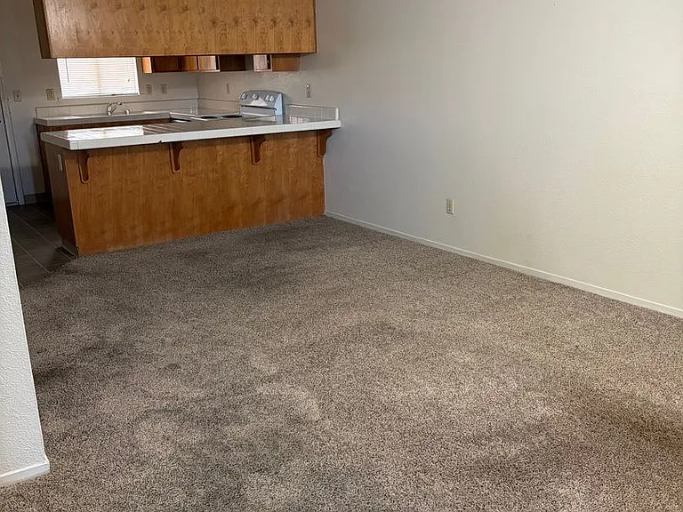 102 E Manzanita Dr — Photo 4