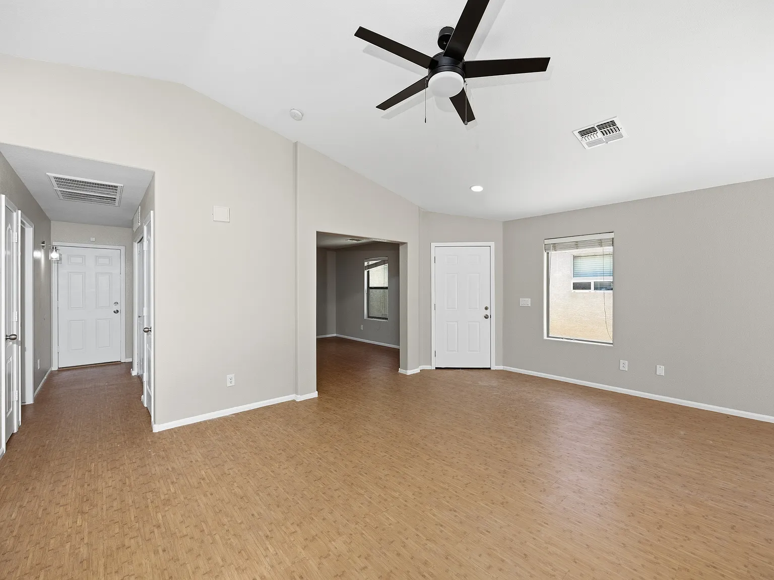 3 bed, 1471 sqft, $2,000 — Photo 4