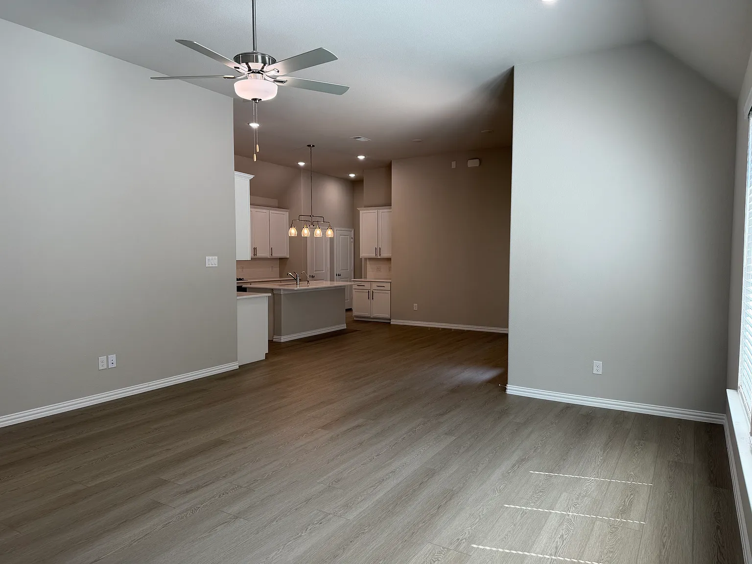 3 bed, 1845 sqft, $2,250 — Photo 3