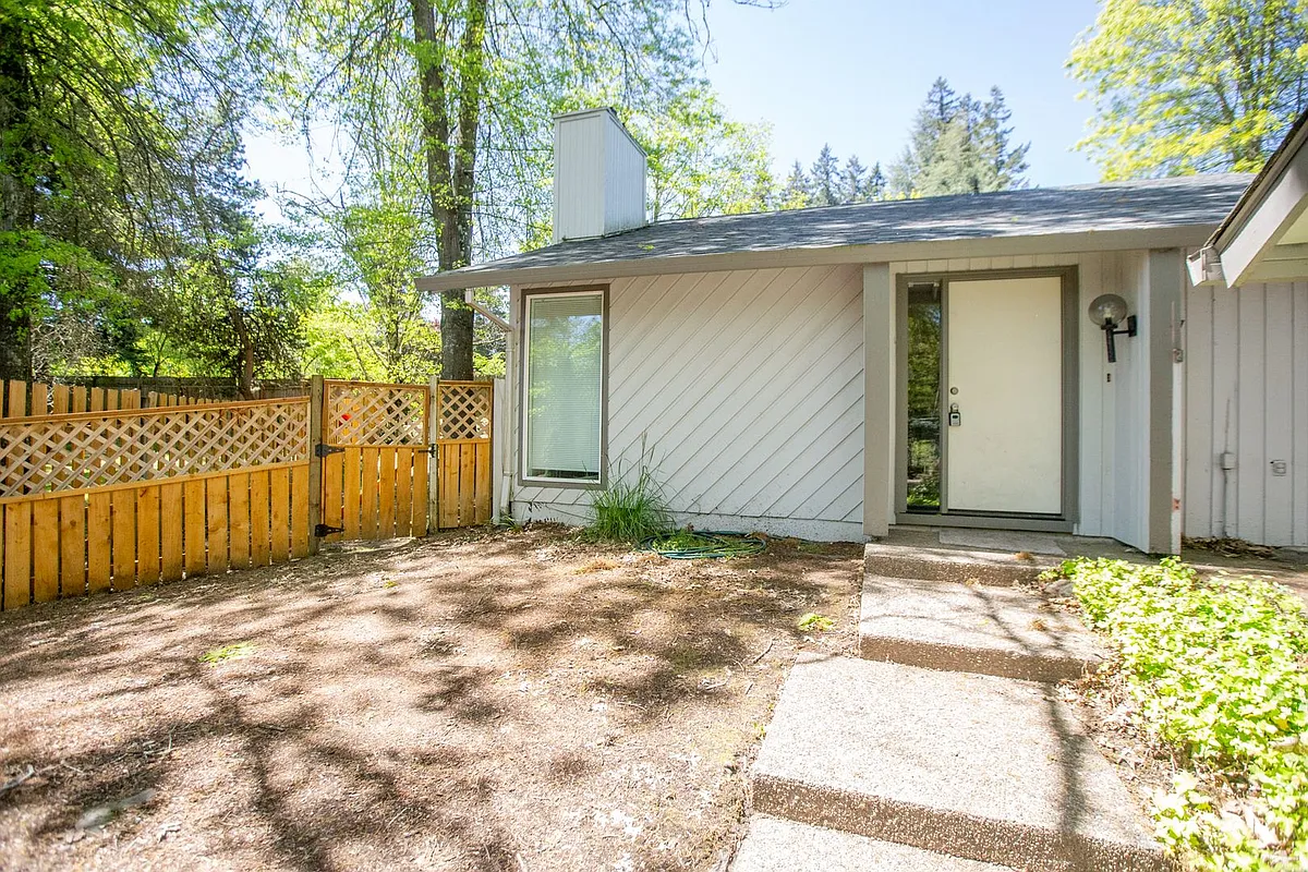 Building Photo - 9110 SW Chelan Pl