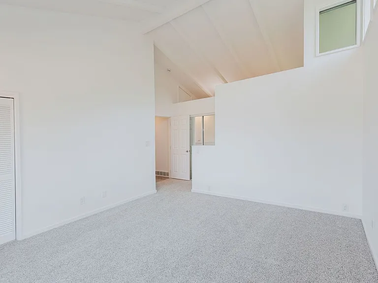15550 Broom St NE — Photo 22