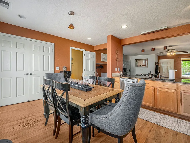 348 Smith Cir — Photo 7