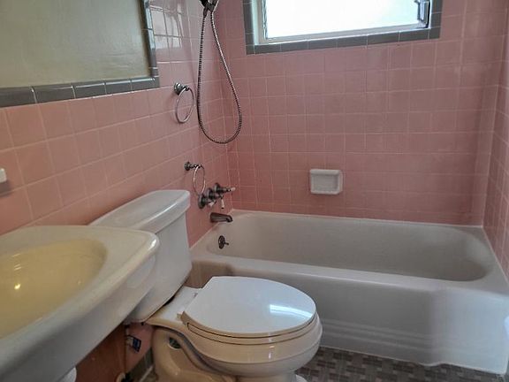 3rd image of 1036 N Palm Cir