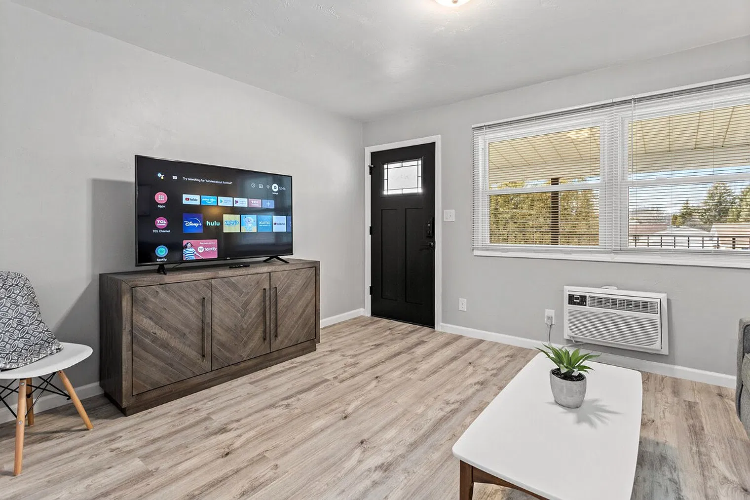2 bed, 1.0 bath, $2,594 — Photo 3