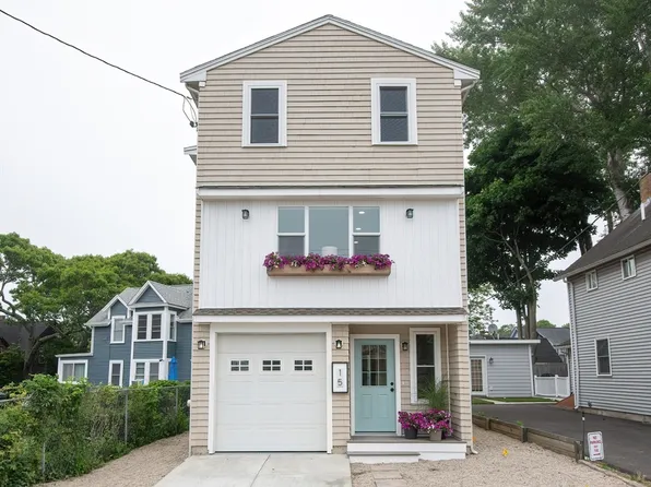 15 9th St, Wareham, MA 02571