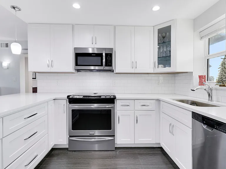 52 Yacht Club Dr #402 — Photo 7