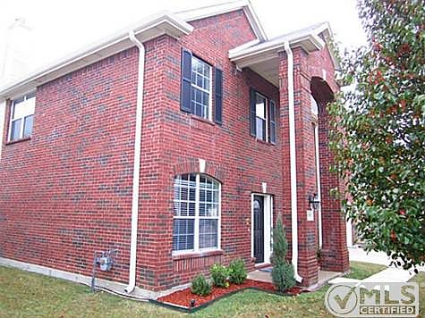 2nd image of 1918 Windcastle Dr