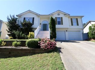 556 Shoal Cir, Lawrenceville, GA 30046