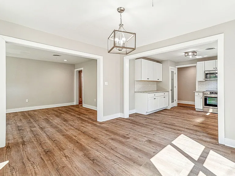 302 W Collins St — Photo 12