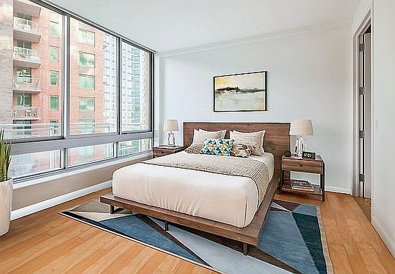 5th image of 4630 Center Blvd APT 511