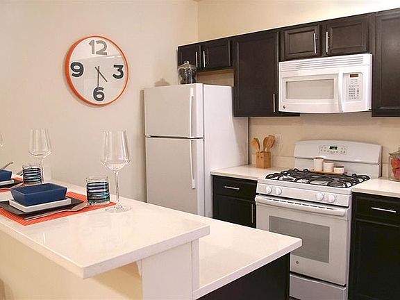 4th image of 25 Senate Pl APT 519