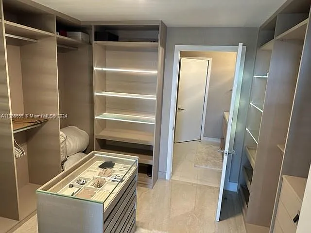 16385 Biscayne Blvd #7 — Photo 23