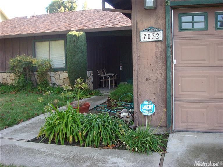 2nd image of 7032 Bridgeport Cir