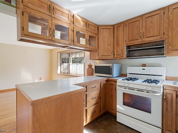 5th image of 445 Jefferson Ave