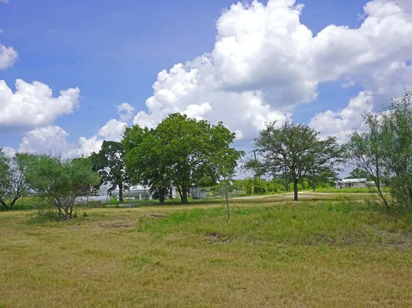 5187 Pump Station Rd, Iola, TX 77861