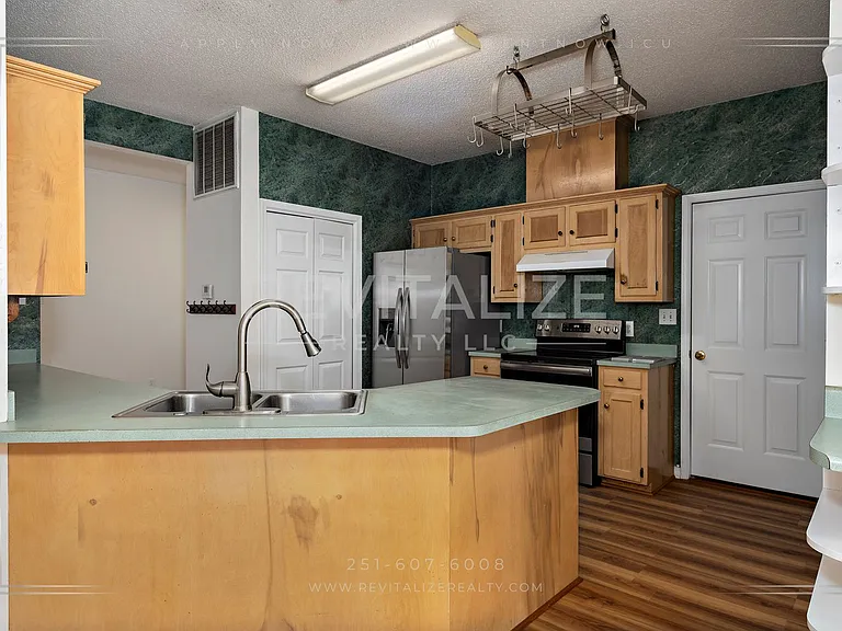 105 Ventura Cir — Photo 49