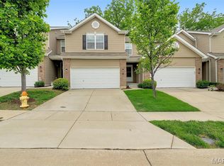 32 Loris Ln, Saint Charles, MO