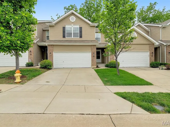 32 Loris Ln, Saint Charles, MO 63303