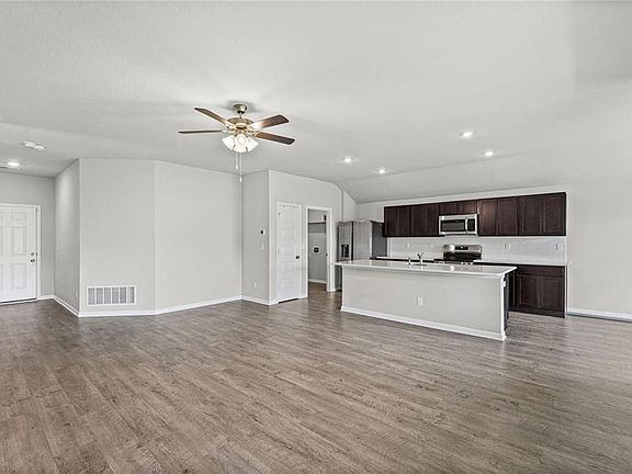 3rd image of 1606 Maci St
