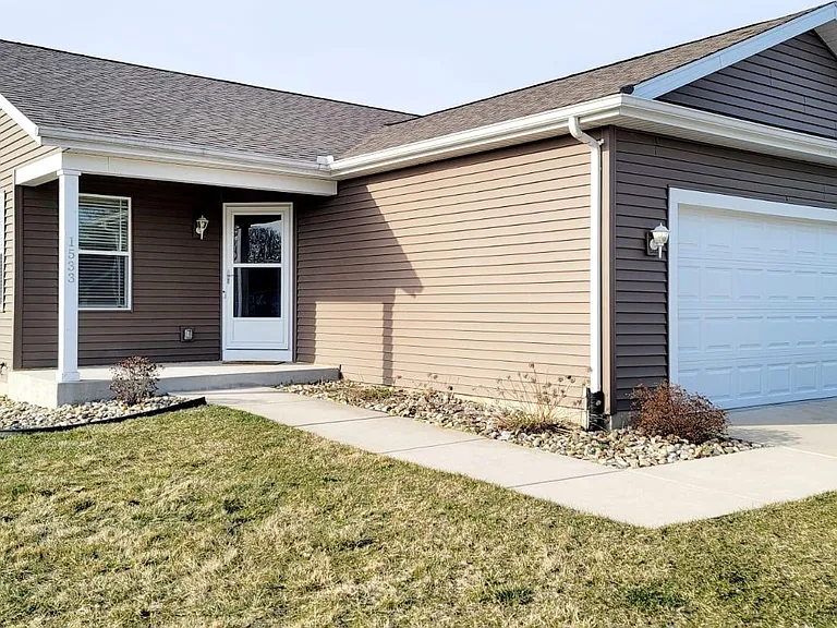 1533 Tall Grass Prairie Dr — Photo 2