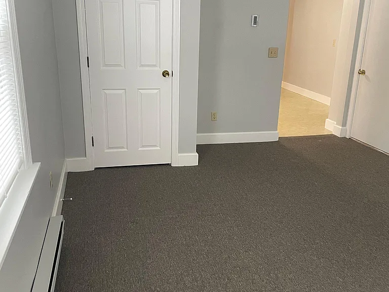 32 Schofield Ave #2R — Photo 11