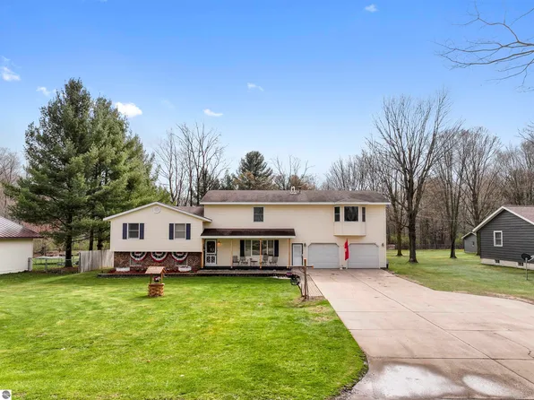 501 S Houghton St, Lake City, MI 49651