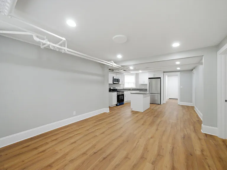 1915 W Lunt Ave #G — Photo 8
