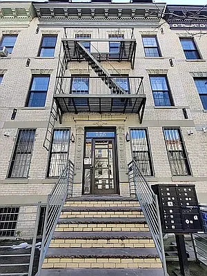 Rented by Signature Property Realty | media 28